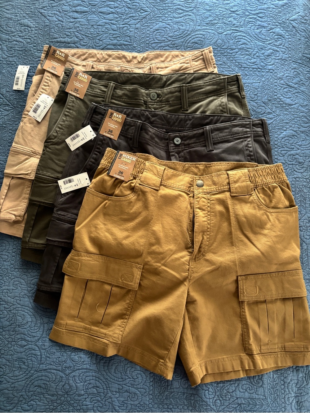 Roundtree & Yorke Men's Cargo Shorts Lot- Khaki, Navy, Olive, and Tan - 4 Pair